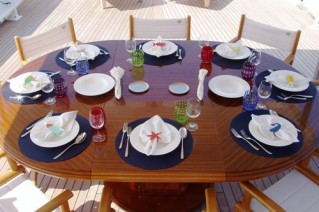 LADIES FIRST - Alfresco dining